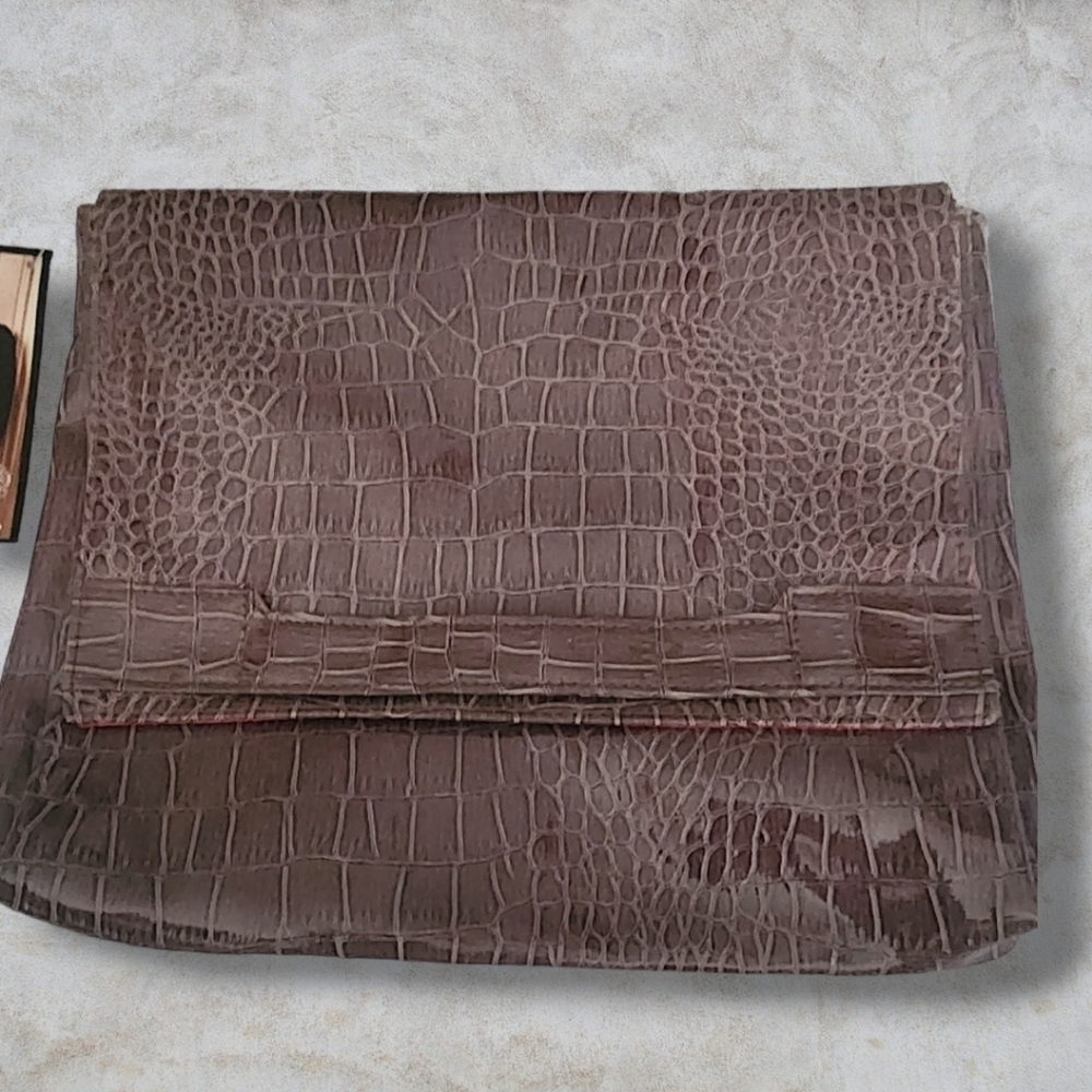 Vince Camuto Gray Snake Print Multiuse Hand Clutch. NWT